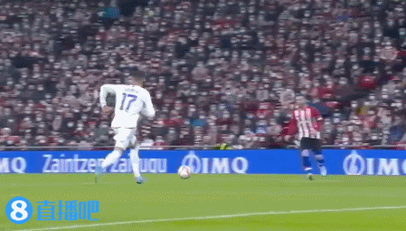 詹姆斯篮下连续得分