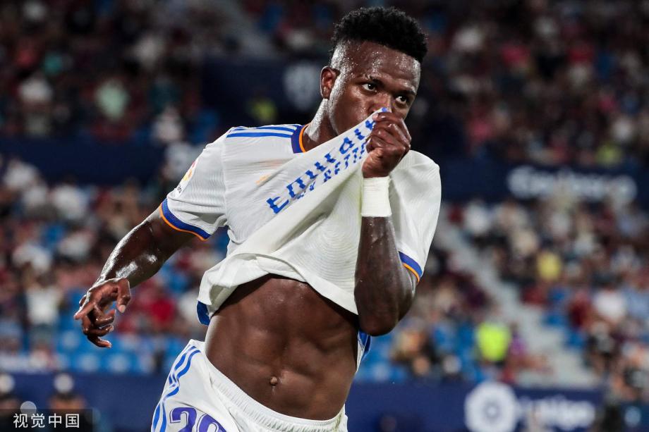 再见！大连外援社媒发文自宣离队，曾效力阿贾克斯，两队友送祝福