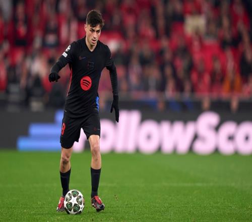 皇马近期面临高压，阿隆索执教遇阻，潜在替代者包括瓜迪奥拉、齐达内及阿韦罗亚，比赛关键影响其未来。