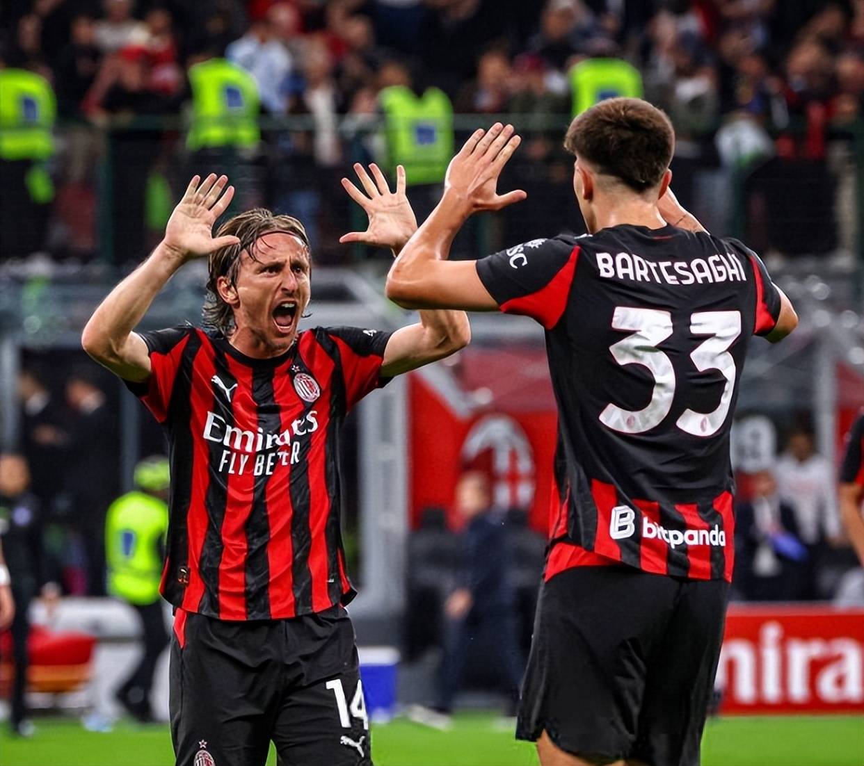 旗下球队乌拉圭第四级别联赛夺冠并升级，梅西、苏牙晒图祝贺