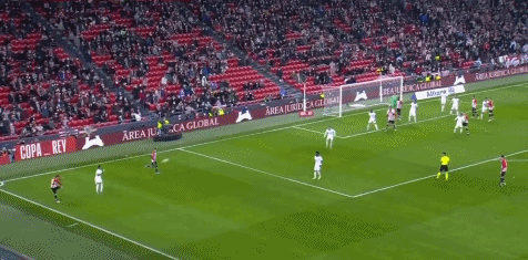 波媒：莱万与巴萨均未确定是否续约，将等到明年再做决定