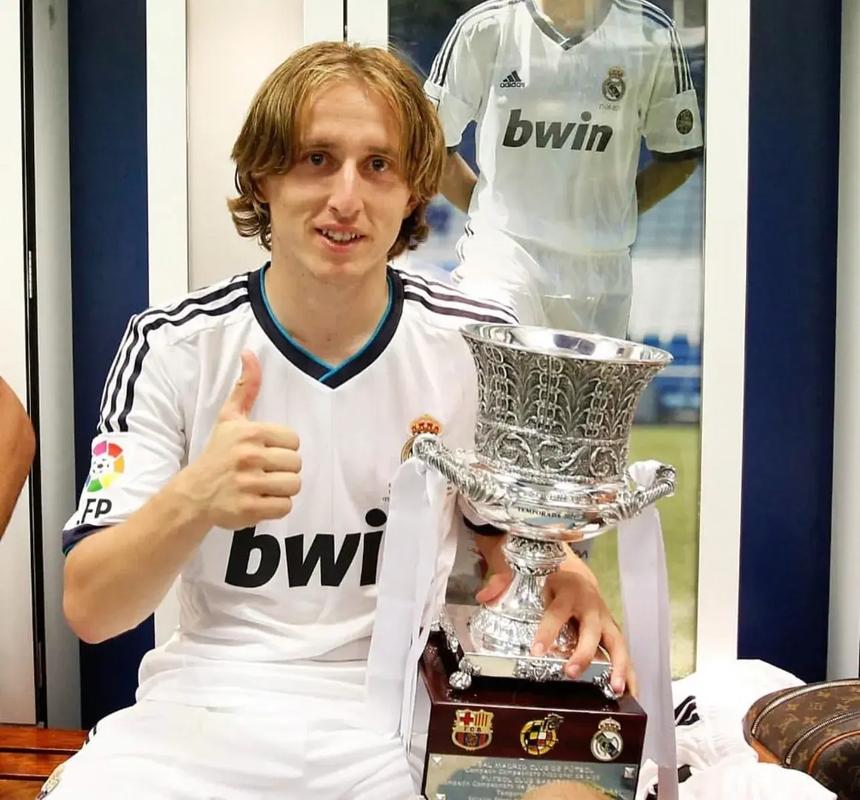 记者：于汉超参加教练员培训班，冬训时以助教身份与申花会合